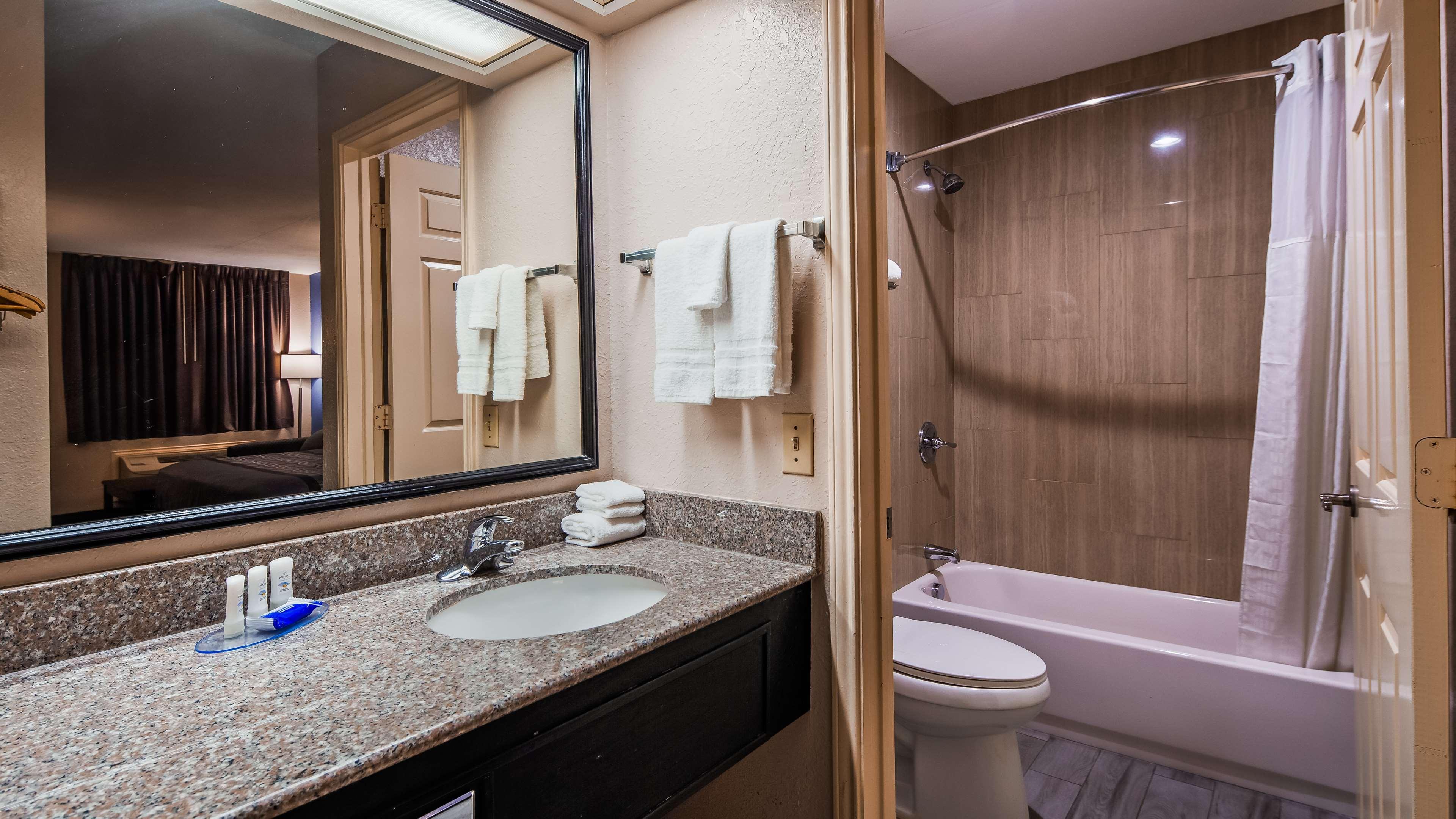 Surestay Hotel By Best Western Terrell Bagian luar foto