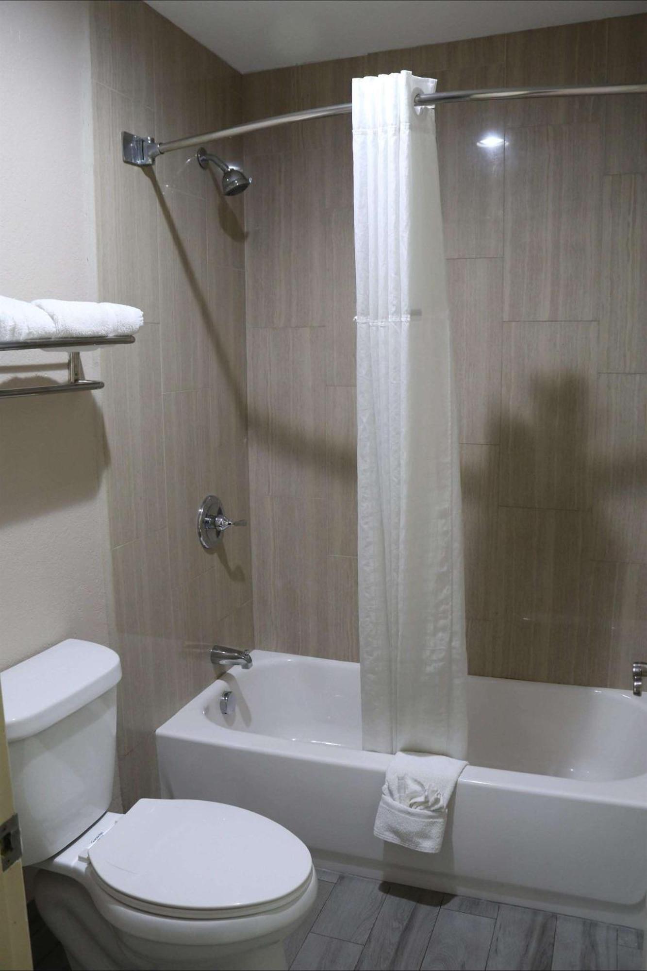 Surestay Hotel By Best Western Terrell Bagian luar foto